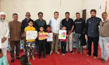 नन्हे हाथों ने कैनवास पर उकेरा ‘विकसित भारत’ का सपना