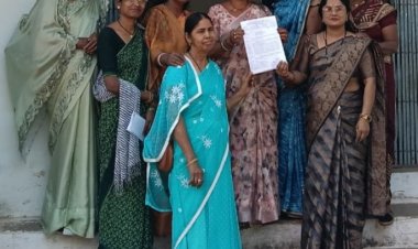 स्तरहीन यूनिफॉर्म पर भड़की आंगनबाड़ी कार्यकर्ता–सहायिकाएं, जिला कार्यक्रम अधिकारी को सौंपा शिकायती पत्र