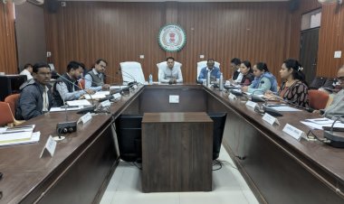 समय-सीमा बैठक में कलेक्टर सख्त, धान खरीदी से लेकर ई-ऑफिस तक हर व्यवस्था पर दिए निर्देश