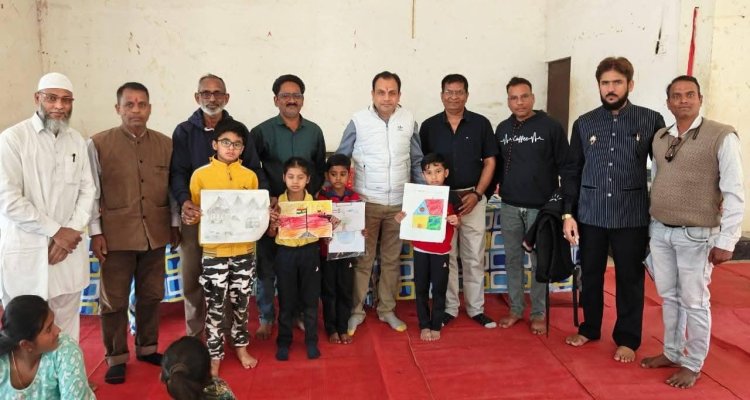 नन्हे हाथों ने कैनवास पर उकेरा ‘विकसित भारत’ का सपना