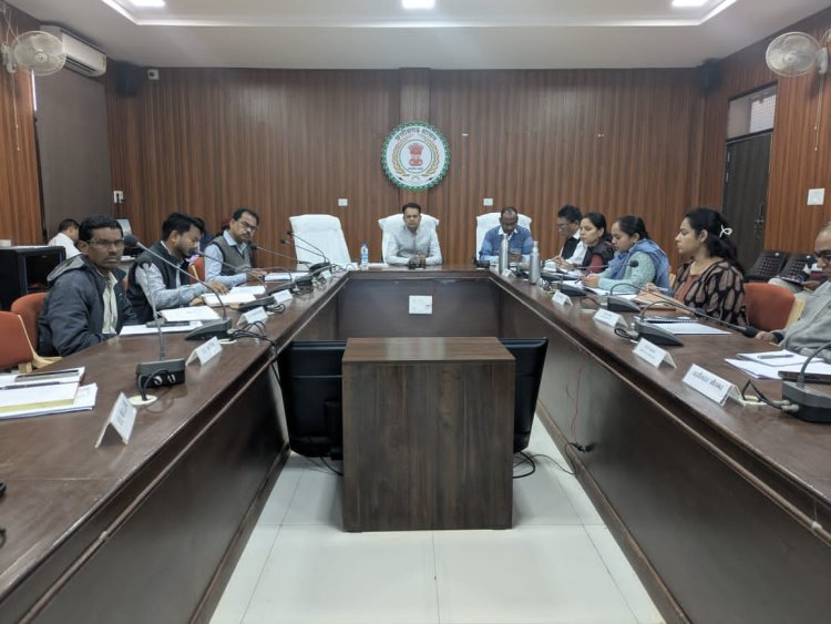 समय-सीमा बैठक में कलेक्टर सख्त, धान खरीदी से लेकर ई-ऑफिस तक हर व्यवस्था पर दिए निर्देश