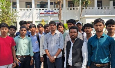 खैरागढ़: कलेक्ट्रेट में गूंजी छात्रों की सिसकियां; पोस्ट मैट्रिक छात्रावास में बदहाली का आलम, साहब महीने में एक बार आते हैं