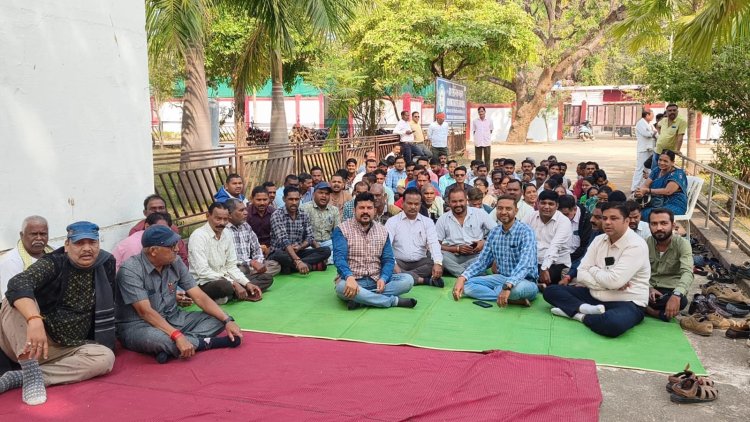 गैर-शिक्षक कर्मचारियों की हड़ताल का असर, प्रभारी कुलसचिव की प्रतिनियुक्ति समाप्त