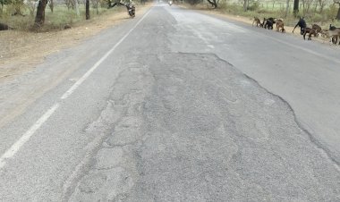 खैरागढ़ में 6.39 करोड़ की सड़क दो साल में ध्वस्त: गड्ढों में गायब विकास, पीडब्ल्यूडी पर मिलीभगत के आरोप