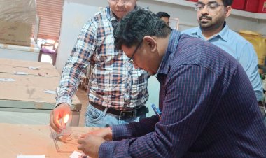 सालेवारा की अवैध आइस फैक्ट्री पर छापा, 5000 चोकोबार और 3000 कैंडी जब्त व नष्ट