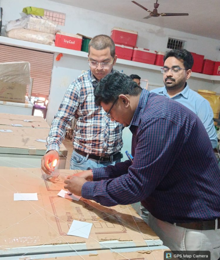 सालेवारा की अवैध आइस फैक्ट्री पर छापा, 5000 चोकोबार और 3000 कैंडी जब्त व नष्ट