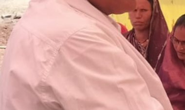धान खरीदी केंद्र में अवैध वसूली का आरोप, किसान ने वीडियो बनाकर कलेक्टर से की शिकायत