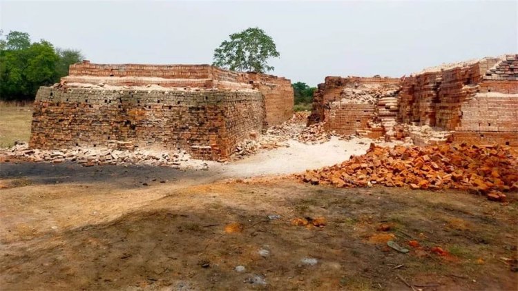 बढ़ईटोला में घरों से महज 3 मीटर दूरी पर संचालन हो रहा अवैध ईट भट्ठे ग्रामीणों ने की शिकायत