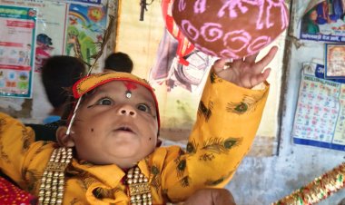 आंगनबाड़ी केंद्रों में गूंजे कृष्ण के भजन, राधा-कृष्ण की वेशभूषा में सजे नन्हे-मुन्ने
