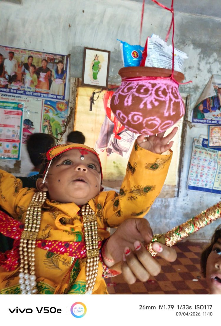 आंगनबाड़ी केंद्रों में गूंजे कृष्ण के भजन, राधा-कृष्ण की वेशभूषा में सजे नन्हे-मुन्ने