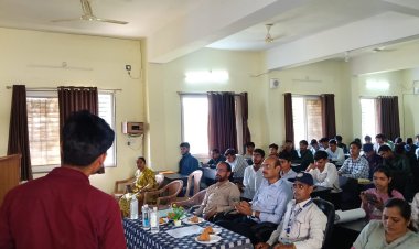 कृषि महाविद्यालय छुईखदान में मतदाता जागरूकता शिविर, विद्यार्थियों को ईसीआईनेट एप से पंजीयन की दी जानकारी