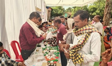 आयुष मेले में बुजुर्गों को मिली सहारे की छड़ी और श्रवण यंत्र, दैनिक जीवन होगा आसान