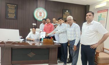 शिक्षकों को सार्वजनिक रूप से अपमानित करने का आरोप, जिला शिक्षा अधिकारी उपेंद्र देवांगन के खिलाफ फेडरेशन ने खोला मोर्चा